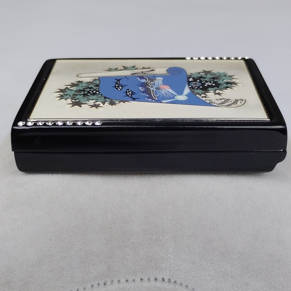 Estee Lauder Translucent Pressed Powder - Black and Silver Compact - Picture 4 of 16